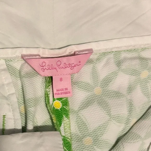 🌼 Lilly Pulitzer White Floral Cropped Pants – Size 8 - Picture 3 of 5